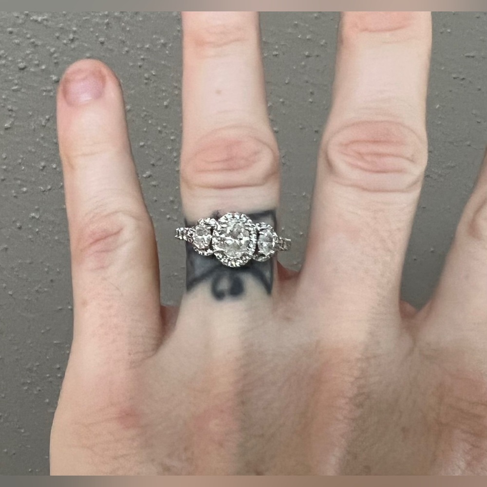 Vera Wang Wedding Ring - Picture 6 of 6